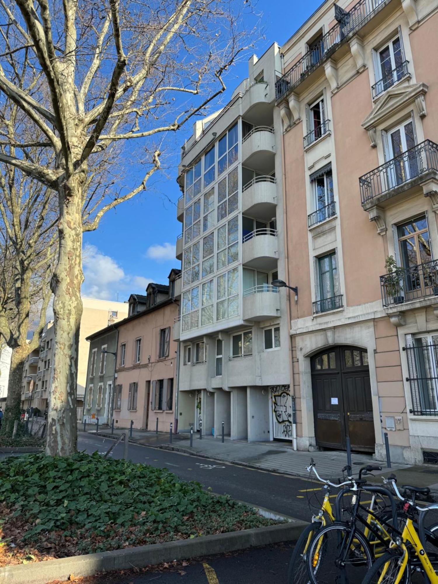 Apartamento Le 44 - La Gare A Vos Pieds, Sejour D'Affaires Ou Decouverte Urbaine Grenoble Exterior foto